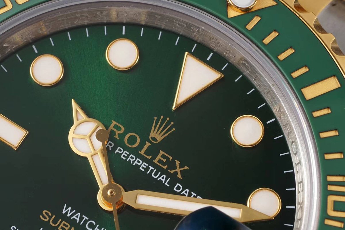 Submariner 116613LV ‘Watchvice Edition’ Hulk in Yellow Gold